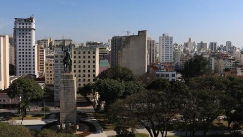 O CGE alerta que a umidade do ar ficará abaixo dos 30%, exigindo cuidados com a saúde e hidratação - Imagem: Reprodução / Rovena Rosa / Agência Brasil
