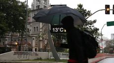 A cidade de São Paulo registra temperaturas entre 12°C e 17°C, com possibilidade de chuvas leves e céu nublado - Imagem: Reprodução / Rovena Rosa / Agência Brasil