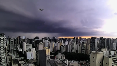Frente fria avança sobre São Paulo e provoca alerta para chuva forte, ventos intensos e queda acentuada das temperaturas em diversas regiões do estado - Imagem: Reprodução