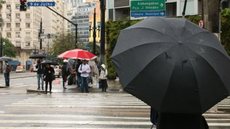 A capital paulista enfrenta clima abafado com possibilidade de chuvas rápidas e isoladas, segundo o CGE. - Imagem: Reprodução | Agência Brasil