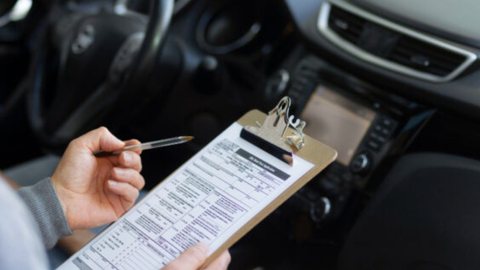 Mudanças nos exames e nas aulas práticas aliviam o bolso dos futuros condutores. - Imagem: Reprodução/Freepik.