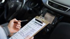 Mudanças nos exames e nas aulas práticas aliviam o bolso dos futuros condutores. - Imagem: Reprodução/Freepik.