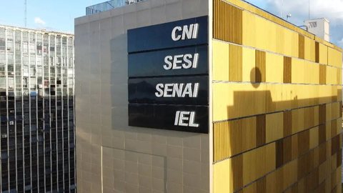 Juros altos e custos elevam pessimismo no setor, aponta CNI. - Imagem: Divulgação/CNI.