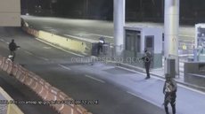 Criminosos fortemente armados que tentaram explodir o cofre da Ecovias. - Imagem: Reprodução | Câmeras de segurança