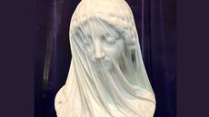 The Veiled Virgin , Giovanni Strazza, c. 1850. Mármore de Carrara - Imagem: Reprodução/Wikimedia Commons