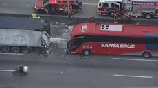 Colisão violenta na Fernão Dias deixa um morto e seis feridos - Imagem: Reprodução / TV Globo
