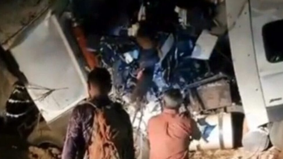 Equipes de resgate e o Corpo de Bombeiros atuaram na cena do acidente, que ocorreu a 330 km de Cuiabá, na BR-163 - Imagem: Globoplay/ reprodção