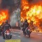 Moto e ônibus pegaram fogo após acidente na Marginal Pinheiros nesta quinta-feira - Imagem: Reprodução / TV globo