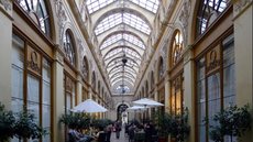 Galerie Vivienne, Paris, 1826 - As passagens cobertas ajudaram a transformar o olhar em experiência urbana - Imagem: Reprodução/Wikimedia Commons