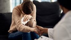 Iniciativa da Hapvida visa oferecer suporte multidisciplinar e medidas protetivas para mulheres em situação de risco - Imagem: Reprodução / Freepik