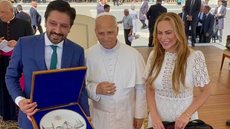 Ricardo Nunes durante encontro com o papa Leão XIV - Imagem: Divulgação / Prefeitura de São Paulo