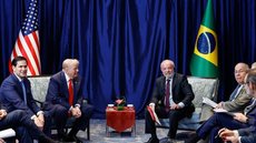 Com uma canetada, Trump livra Moraes da Magnitsky e dá presente a Lula - Imagem: Reprodução / Ricardo Stuckert / PR