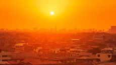 A cidade se prepara para enfrentar temperaturas escaldantes - Imagem: Reprodução / Freepik