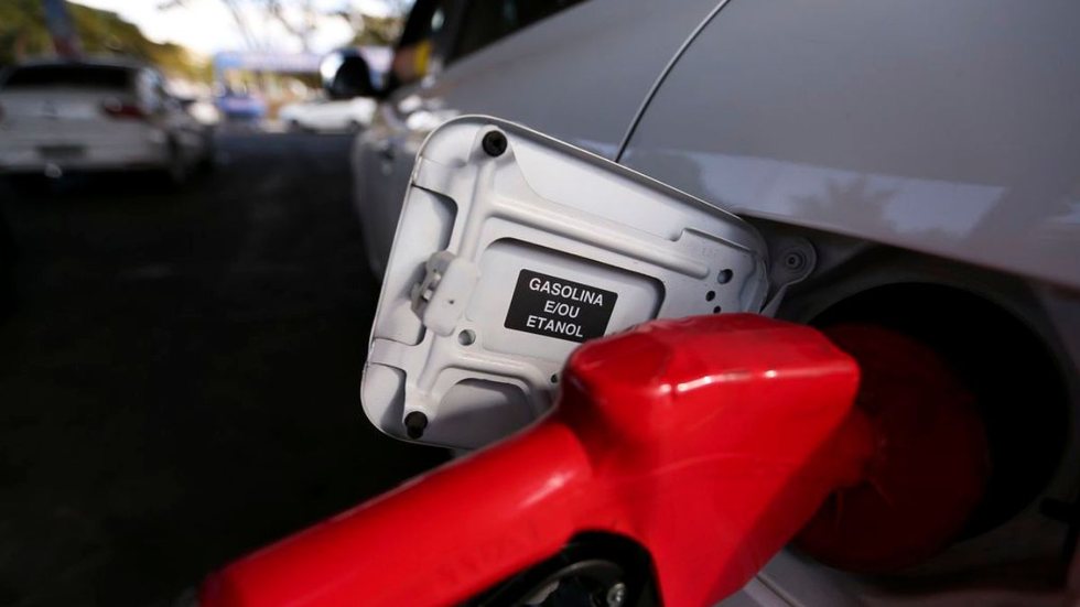 Preço da gasolina cai e tem menor valor desde junho de 2021 - Imagem: Freepik