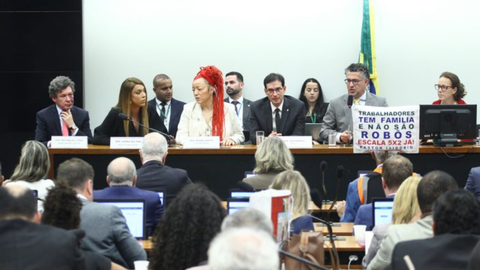 Comissão especial da Câmara aprovou a PEC do fim da escala 6x1 por ampla maioria nesta quarta-feira - Imagem: Reprodução