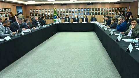 Dezenas de estabelecimentos estão sendo investigados, com foco em identificar fornecedores ilegais e garantir a qualidade das bebidas - Imagem: Reprodução/Isaac Amorim/MJSP/Agência EBC