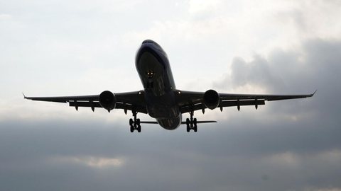 Companhia aérea é condenada a indenizar judeus por remarcação de voo em data sagrada - Imagem: Reprodução / Freepik