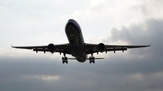 Companhia aérea é condenada a indenizar judeus por remarcação de voo em data sagrada - Imagem: Reprodução / Freepik