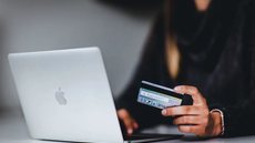 Compras internacionais terão IOF reduzido. - Imagem: Reprodução | Freepik