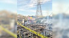 Corpo de Bombeiros foi acionado às 3h da manhã e conseguiu controlar o incêndio por volta das 6h30 - Imagem: Divulgação / Defesa Civil do Estado de SP