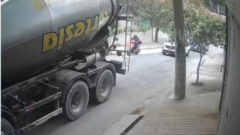 A Subprefeitura de Pinheiros reforça a fiscalização, mas multas não têm sido suficientes para coibir o descarte irregular - Imagem: Reprodução | Reprodução/ Câmeras de segurança / TV Globo