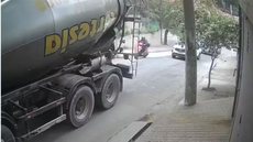 A Subprefeitura de Pinheiros reforça a fiscalização, mas multas não têm sido suficientes para coibir o descarte irregular - Imagem: Reprodução | Reprodução/ Câmeras de segurança / TV Globo