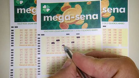 Valor da aposta mínima é de R$ 5 - Imagem: Reprodução / Agência Brasil / Rafa Neddermeyer