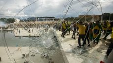 O maior grupo de condenados reúne 404 réus, punidos com um ano de prisão pelo envolvimento nos atos golpistas. - Imagem: Reprodução/Agência Brasil.