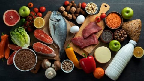 Alimentos ricos em vitamina E servem como potente antioxidante que combate o estresse oxidativo e a inflamação - Imagem: Reprodução/Freepik