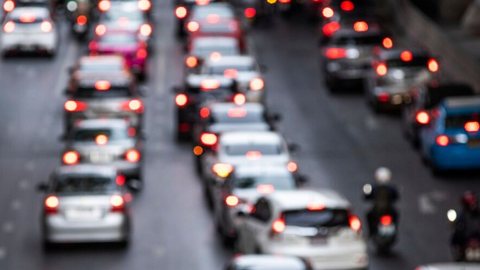 Congestionamento em São Paulo atinge níveis alarmantes em dezembro - Imagem: Reprodução / Freepik