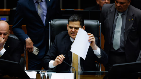 Congresso Nacional durante sessão que derrubou o veto presidencial e reativou projeto sobre penas dos envolvidos nos atos de 8 de janeiro - Imagem: Reprodução