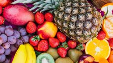 Sendo rica em nutrientes e probióticos, a fruta é bastante consumida no Brasil, ajuda a soltar o intestino e melhora a digestão - Imagem: Reprodução/Freepik