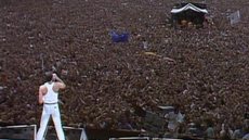 Artistas icônicos como Queen e U2 se apresentaram no Live Aid, que arrecadou cerca de US$ 100 milhões para ajudar a Etiópia em crise - Imagem: Reprodução/ Youtube
