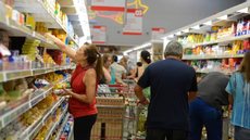 Alta no consumo vem acompanhada de pressão nos preços da cesta básica. - Imagem: Reprodução/Agência Brasil.