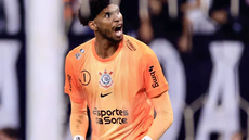 Goleiro vive bom momento e é incluído no grupo após mudança de última hora - Imagem: Marcello Zambrana / AGIF