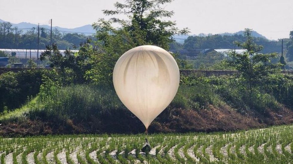 Militares da Coreia do Sul afirmam que Coreia do Norte enviaram balões com fazes pela fronteira - Imagem: reprodução X I @g1