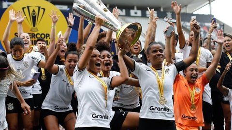 Corinthians goleia Flamengo e vence Supercopa feminina - Imagem: reprodução Instagram