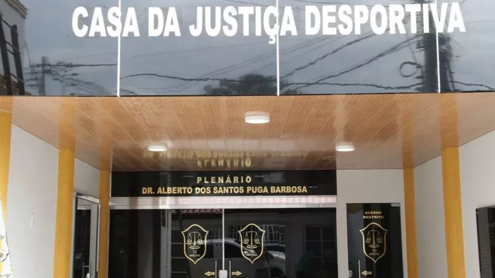 Vasco segue a mesma linha de protesto - Imagem: Divulgação / Divulgação / Lissandro Windson