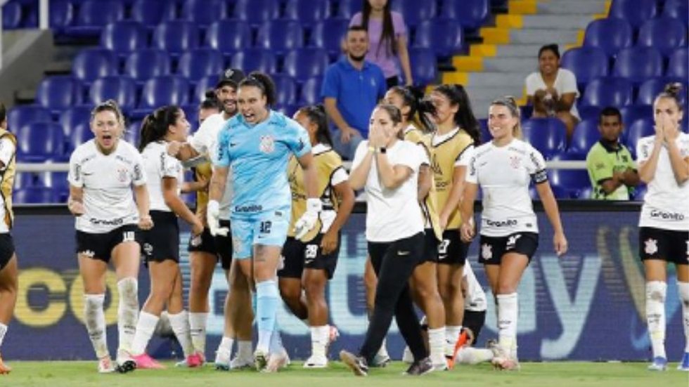 Corinthians garantiu a vaga na final da decisão do torneio após vencer o Internacional nos pênaltis por 4 a 3 - Imagem: Reprodução/Instagram @corinthiansfutebolfeminino