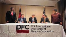 O financiamento da DFC reflete uma estratégia geopolítica dos EUA para reduzir a dependência da China e fortalecer cadeias de fornecimento - Imagem: Divulgação / U.S. International Development Finance Corporation