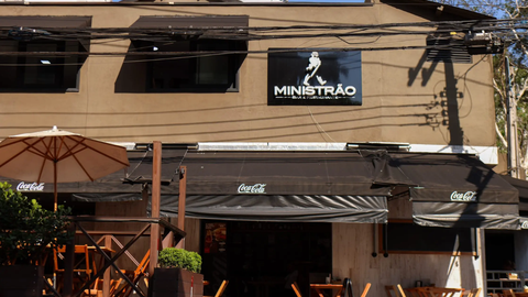 Bar Ministrão chegou a ser interditado após suspeita de vender bebidas adulteradas - Imagem: Reprodução