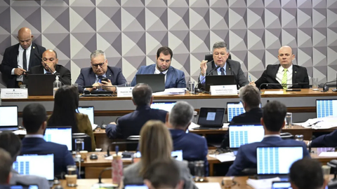 Comissão aprova prisões e medidas cautelares contra suspeitos de golpes no INSS - Imagem: Edilson Rodrigues/Agência Senado
