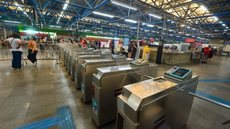 Mais estações liberam acesso direto com cartão e celular. - Imagem: Reprodução/Agência SP.