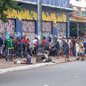 Usuários de drogas em rua do Centro de SP após serem retirados da Praça Princesa Isabel - Imagem: Reprodução/Wagner Vilas/Agência O Dia/Estadão Conteúdo