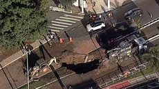 Cratera interdita avenida na zona oeste de São Paulo - Imagem: Reprodução / TV Globo