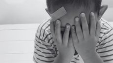 Criança tem morte cerebral após ser espancado pelo padrasto - Imagem: Reprodução / Freepik
