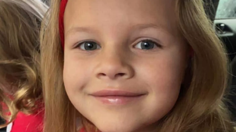 A família relatou o desaparecimento da menina, de 7 anos de idade. - Imagem: reprodução I People
