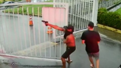 Vídeo mostra ataque em condomínio de Luxo que deixou 3 mortos - Imagem: reprodução TV Globo