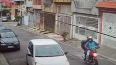 Um homem, de 30 anos, reagiu de forma brusca a uma tentativa de assalto. - Imagem: reprodução I Youtube SBT News