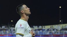 VÍDEO flagra Cristiano Ronaldo dando 'mata leão' em ex-Flamengo - Imagem: reprodução Instagram @cristiano